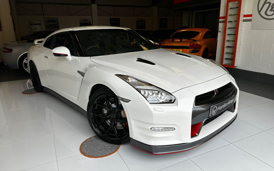 希少 NISSAN GT-R NISMO 2014 ホワイトパール GT－R(2014年4月～2014年11月) GT－R ニスモ| トヨタ自動車の