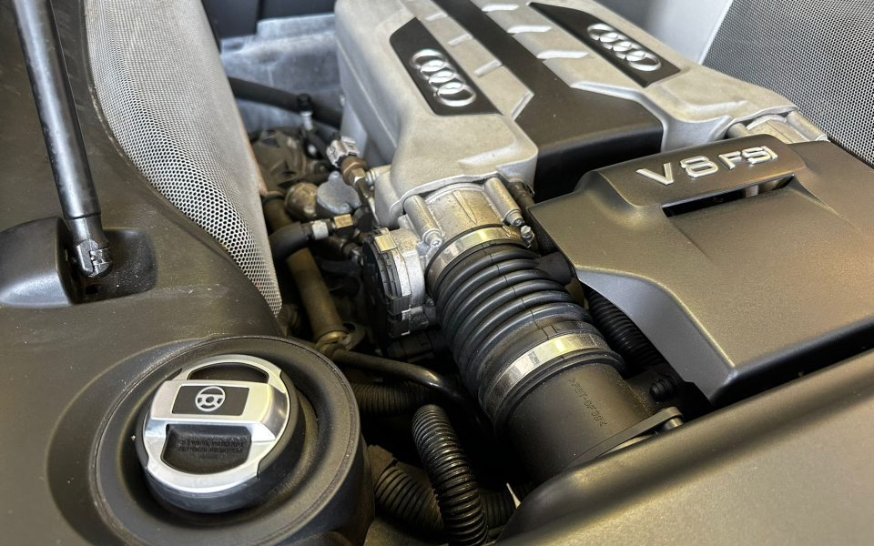2007 (07) Audi R8 4.2 FSI V8 Manual quattro. In Phantom Black